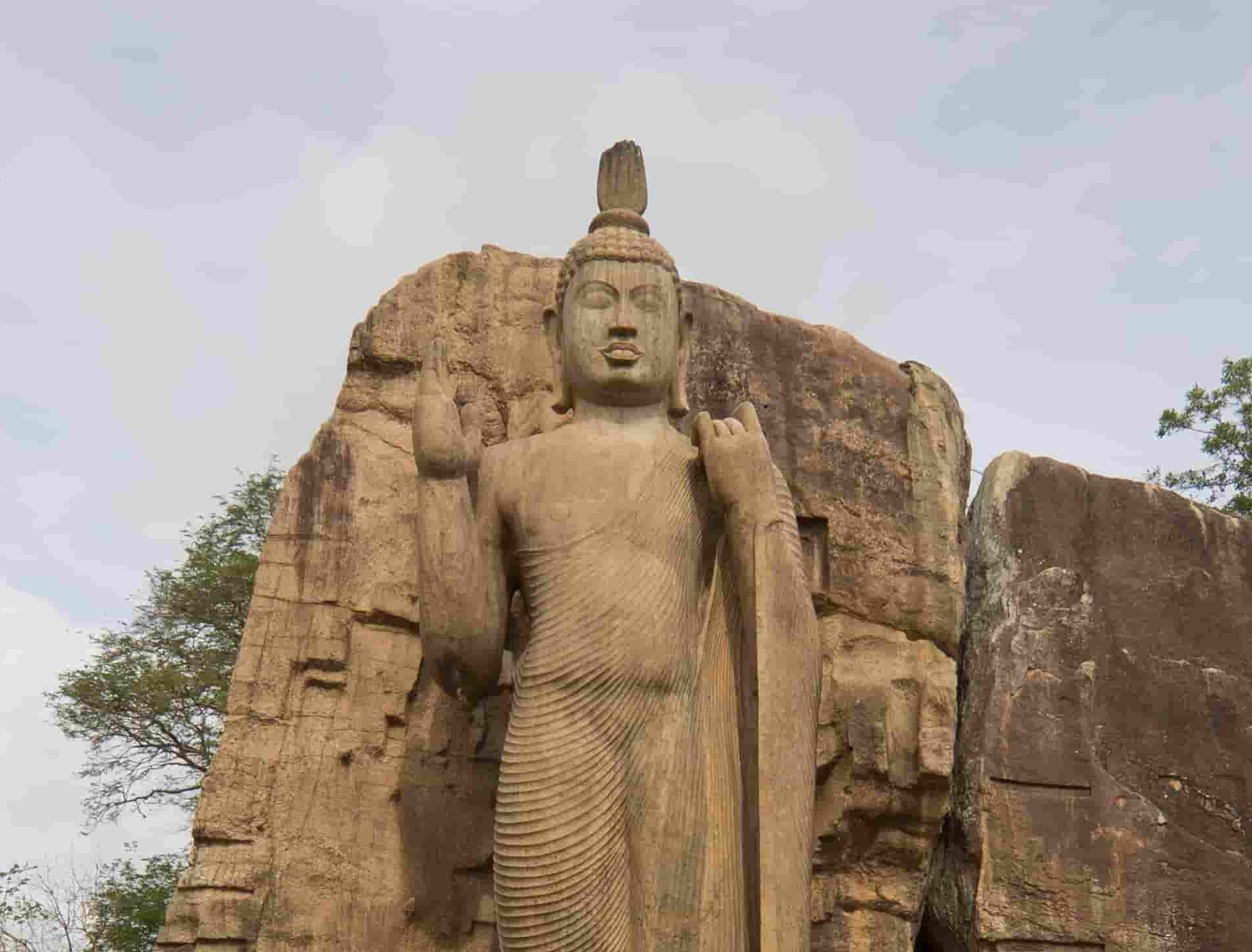 Avukana Buddha Statue